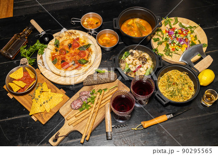 アウトドア料理 Outdoor lunch at the cottage アウトドア料理 Outdoor lunch at the cottage 90295565