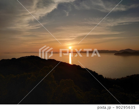 斎灘の夕日 90295635