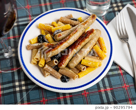 Appetizing Rigatoni pasta with sausages 90295794