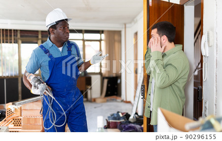 Neighbor complaining about noise to builder Neighbor complaining about noise to builder 90296155