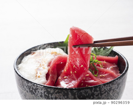 マグロ山かけ丼 90296359