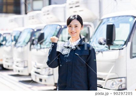 運送会社の若いスタッフ 運送会社の若いスタッフ 90297205