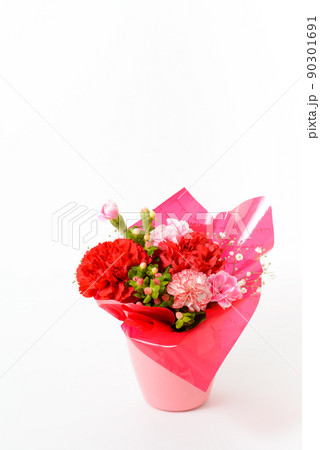 母の日のブーケ　母の日の感謝を込めて贈りたい花束 90301691