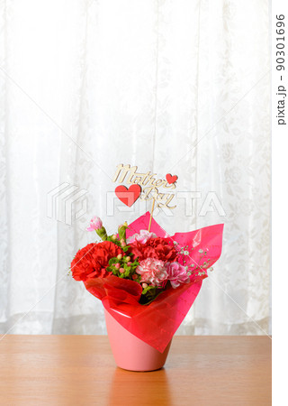 母の日のブーケ 母の日の感謝を込めて贈りたい花束 母の日のブーケ 母の日の感謝を込めて贈りたい花束 90301696