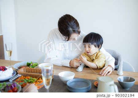 ファミリー　食卓 90302194