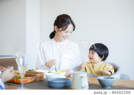 ファミリー　食卓 90302200