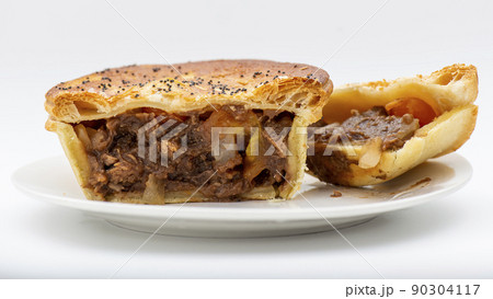 Chunky Tomato and Onion Pie 90304117