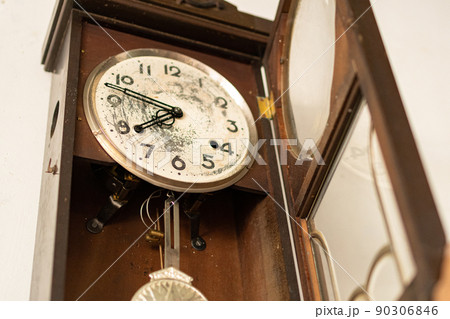 古い時計 90306846