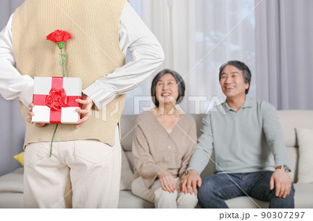 Asian Korean Family_Carnation Gift Box for Grandparents Asian Korean Family_Carnation Gift Box for Grandparents 90307297