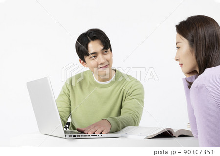 job interview_ asian korean young woman and man teach each other to study 90307351