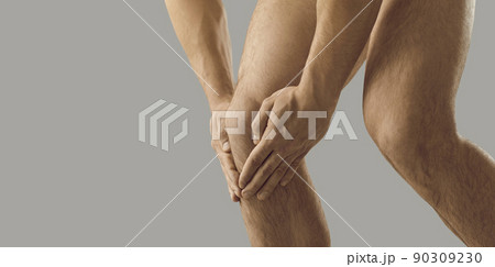 Unhealthy man struggle with knee injury 90309230