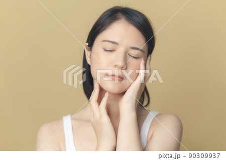 女性のスキンケアイメージ 90309937