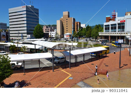 晴れた日の徳山駅前　山口 90311041