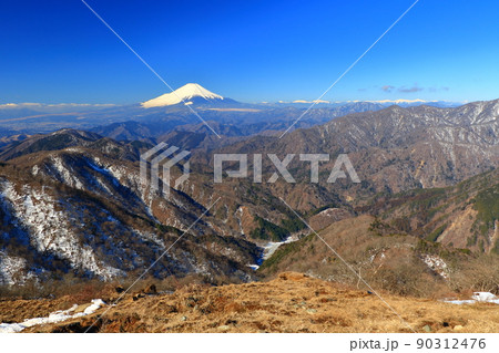 塔ノ岳から見る富士山と南アルプスの稜線 塔ノ岳から見る富士山と南アルプスの稜線 90312476