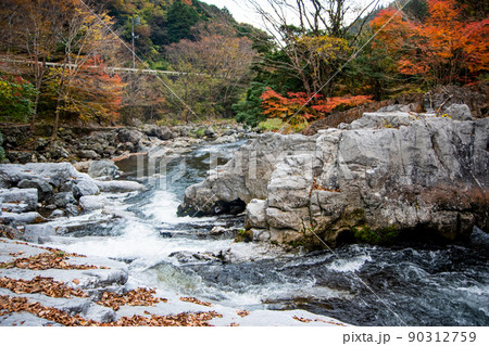 神代の鬼の穴横の川の流水 神代の鬼の穴横の川の流水 90312759