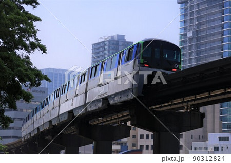 東京都港区芝浦を走る東京モノレールの走る風景 東京都港区芝浦を走る東京モノレールの走る風景 90312824