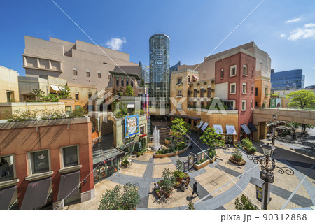 川崎の複合商業施設「ラ チッタデッラ」の街並み【神奈川県・川崎市】 90312888