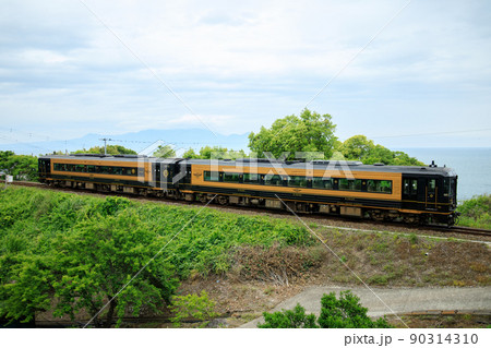 観光列車「A列車で行こう」（JR九州／キハ185系）の写真素材 [90314310] - PIXTA