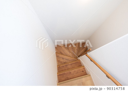 新築住宅のおしゃれな階段 新築住宅のおしゃれな階段 90314758