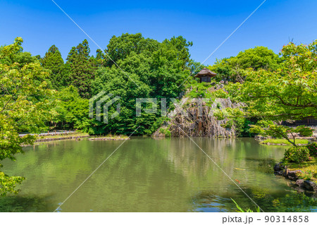 新緑の虎渓山永保寺〈岐阜県多治見市〉 90314858