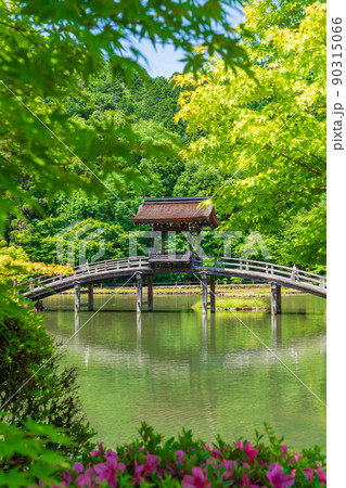 新緑の虎渓山永保寺〈岐阜県多治見市〉 90315066