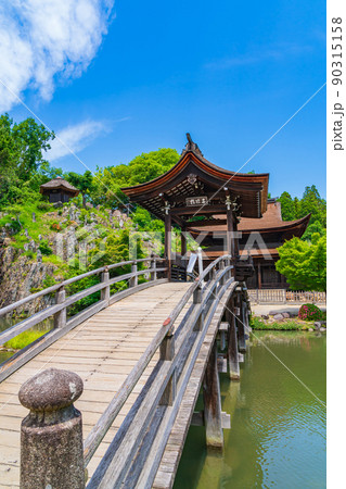 新緑の虎渓山永保寺〈岐阜県多治見市〉 新緑の虎渓山永保寺〈岐阜県多治見市〉 90315158