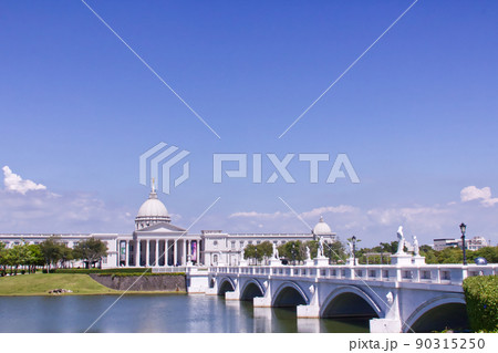 台湾の台南市 奇美博物館の池 チーメイ A pond of Chimei Museum in Tai 90315250