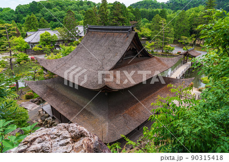 新緑の虎渓山永保寺〈岐阜県多治見市〉 90315418