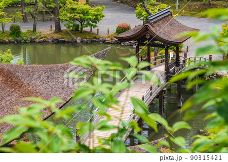 新緑の虎渓山永保寺〈岐阜県多治見市〉 90315421
