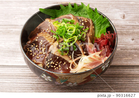 鰹のタタキ丼 90316627