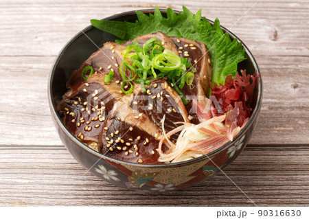 鰹のタタキ丼 90316630