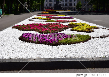 Flower garden elements. 90318236