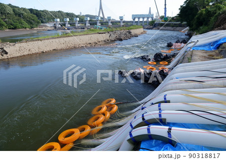 河川からのくみ上げ用仮設ポンプ（明治用水頭首工、漏水問題　愛知県 豊田市） 90318817