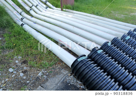 仮設されたくみ上げ用ホース（明治用水頭首工、漏水問題　愛知県 豊田市） 90318836