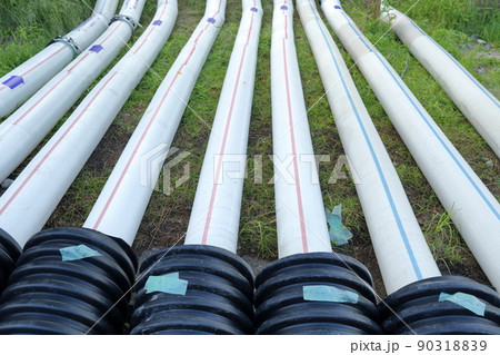 仮設されたくみ上げ用ホース（明治用水頭首工、漏水問題　愛知県 豊田市） 90318839