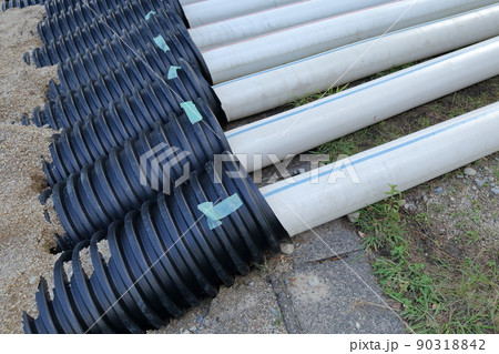 仮設されたくみ上げ用ホース（明治用水頭首工、漏水問題　愛知県 豊田市） 90318842