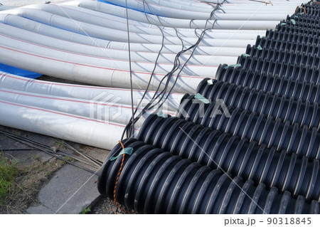 仮設されたくみ上げ用ホース（明治用水頭首工、漏水問題　愛知県 豊田市） 90318845