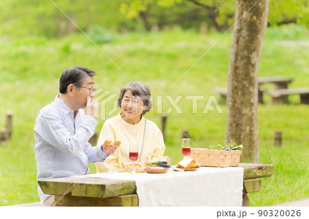 健康的なシニア夫婦 健康的なシニア夫婦 90320026