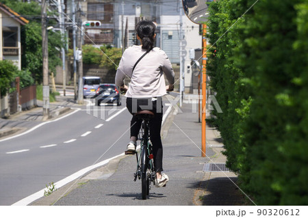 歩道の自転車 歩道の自転車 90320612