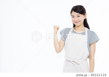 ガッツポーズをしている30代の主婦 ガッツポーズをしている30代の主婦 90322119