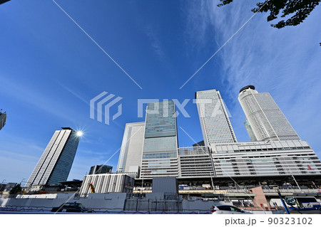 太陽光がキラリと輝く名古屋駅の青空背景の風景 【名古屋風景】 太陽光がキラリと輝く名古屋駅の青空背景の風景 【名古屋風景】 90323102
