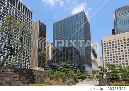 ビジネス街と石垣_02 90323596