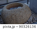 石造りの賽銭箱 90326136