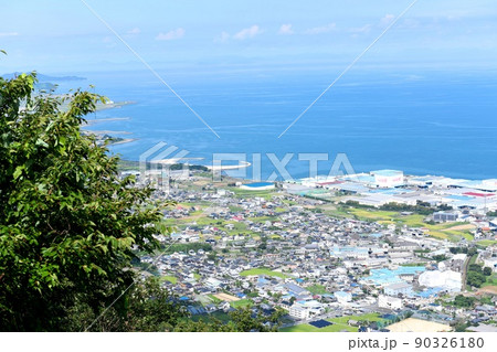 【四国中央市 具定展望台より寒川豊岡海浜公園ふれあいビーチ方面を望む】 【四国中央市 具定展望台より寒川豊岡海浜公園ふれあいビーチ方面を望む】 90326180