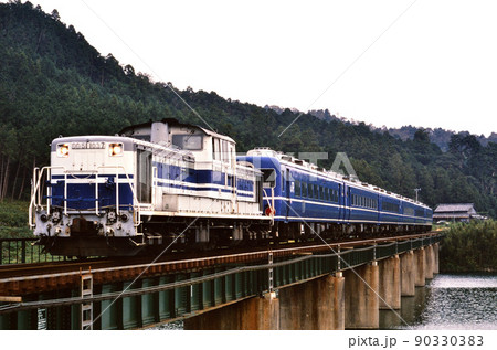 1998年　紀勢本線を走るDD51鈴鹿F-1臨 90330383