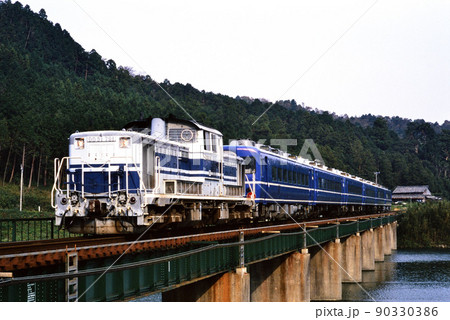 1998年 紀勢本線を走るDD51鈴鹿F-1臨 1998年 紀勢本線を走るDD51鈴鹿F-1臨 90330386