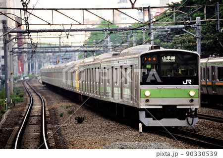 2003年　山手線を走る205系内回り電車 90330539