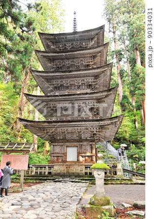 【鶴岡市 山岳信仰の山 羽黒山 国宝 五重塔】 【鶴岡市 山岳信仰の山 羽黒山 国宝 五重塔】 90334031