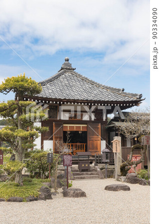 春本番の飛鳥寺の思惟殿 90334090