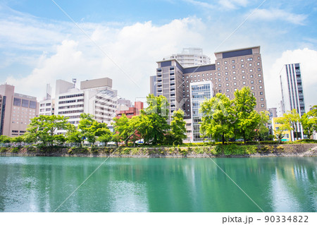 広島駅南側の川沿いのビル街です。水の都広島は川の多い街です。京橋町方面を展望しています。広島県 90334822